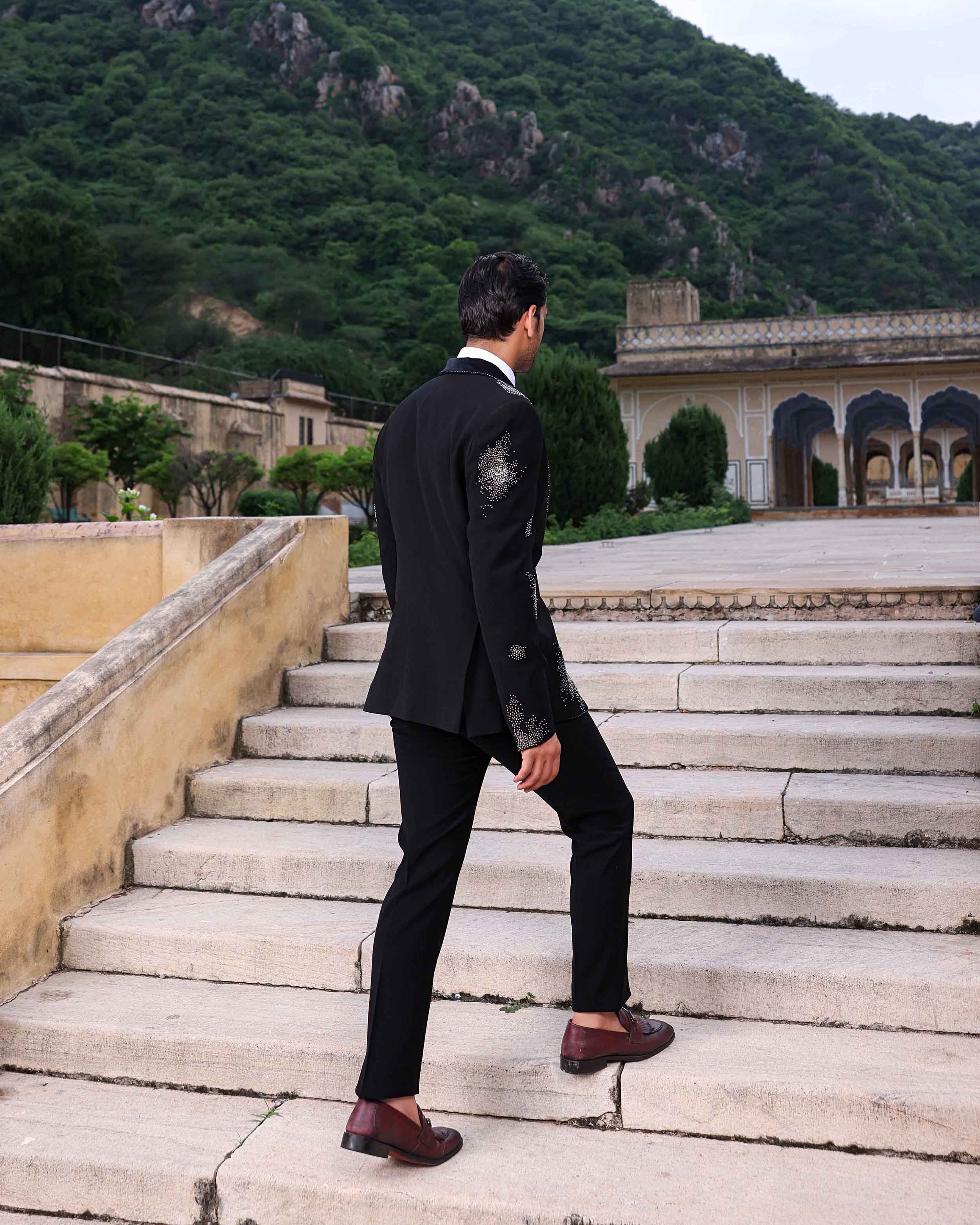 TREVOR SUIT